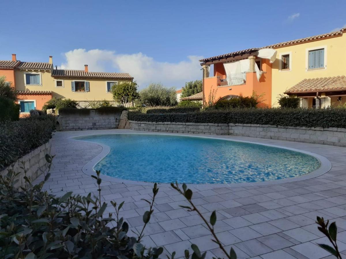 Villa Le Residenze Del Mare à Porto San Paolo  Extérieur photo
